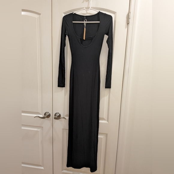 2. NWT SKIMS SOFT LOUNGE LONG SLEEVE KEYHOLE DRESS IN ONYX - Picture 5 of 7